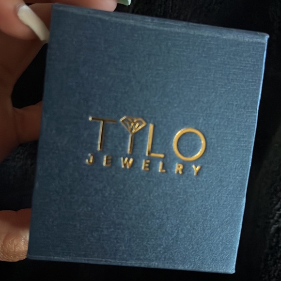 14K Gold Diamond Cubic Zirconium Earrings - Picture 4 of 5